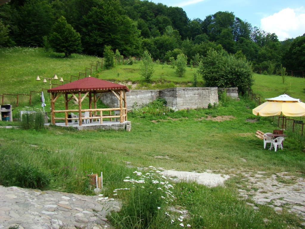 Barlogul Ursilor Lepsa Hotel Exterior photo